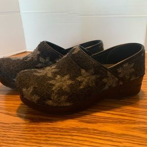 Dansko Wool Clogs Size 38 (7.5-8) Excellent Used Condition, Smoke Free home